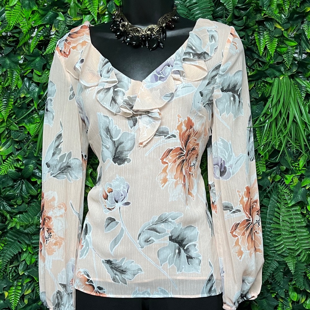 White House Black Market Top Size 0 Peach Floral Ruffle V Neck Blouse‎ 3535